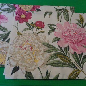 VINTAGE STYLED FLORALS BEAUTIFUL PINK FLOWERS SET OF PILLOW CASES LOT